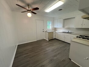 5985 Smith St in Groves, TX - Building Photo - Building Photo