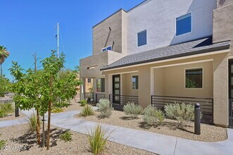 2128 JENNIFER LYNN Way in Phoenix, AZ - Building Photo - Building Photo
