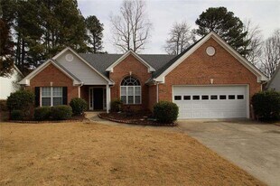 1975 Heatherton Rd in Dacula, GA - Building Photo