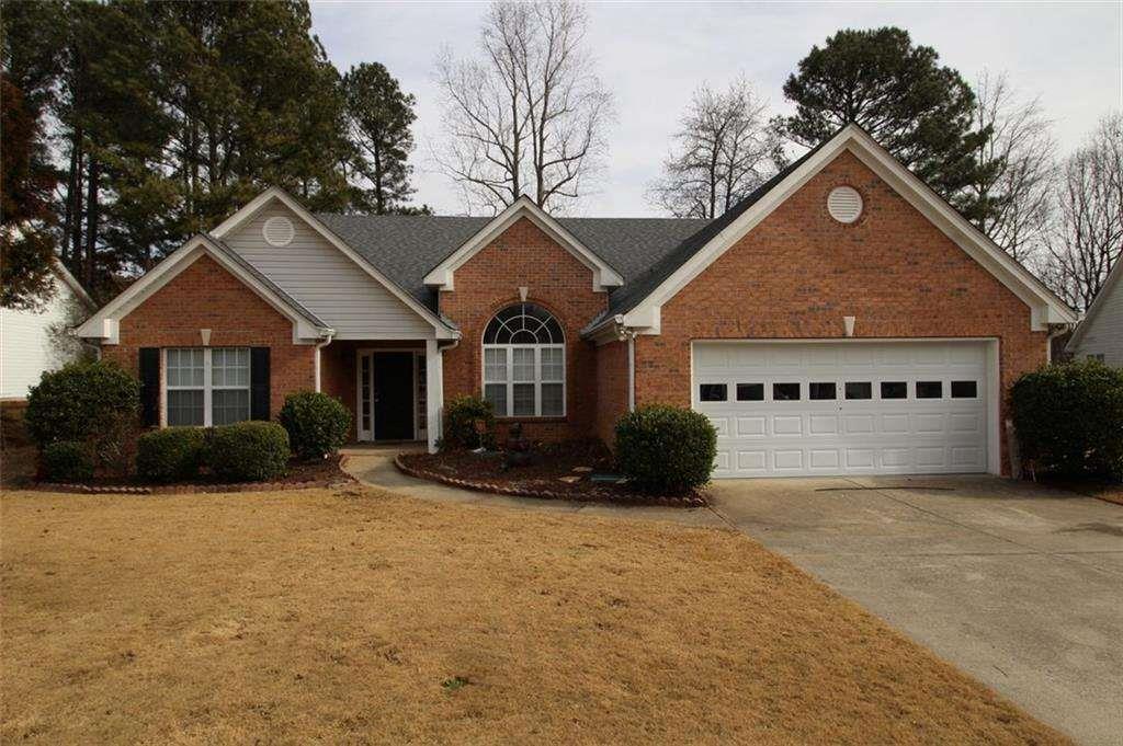 1975 Heatherton Rd in Dacula, GA - Building Photo