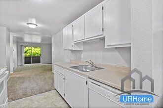 Stark Street Station 1 & 2-Bedroom Apartme in Portland, OR - Building Photo - Building Photo