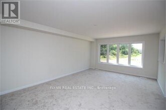 8058 Hackberry Trl in Niagara Falls, ON - Building Photo - Building Photo