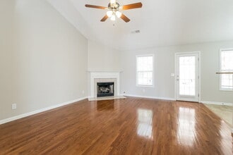 127 Berkley Dr in Villa Rica, GA - Foto de edificio - Building Photo