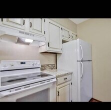 702 S Taylor St in Douglass, KS - Building Photo - Building Photo