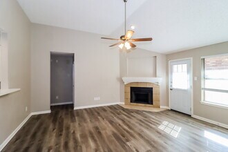 911 Saunders Dr in Round Rock, TX - Building Photo - Building Photo