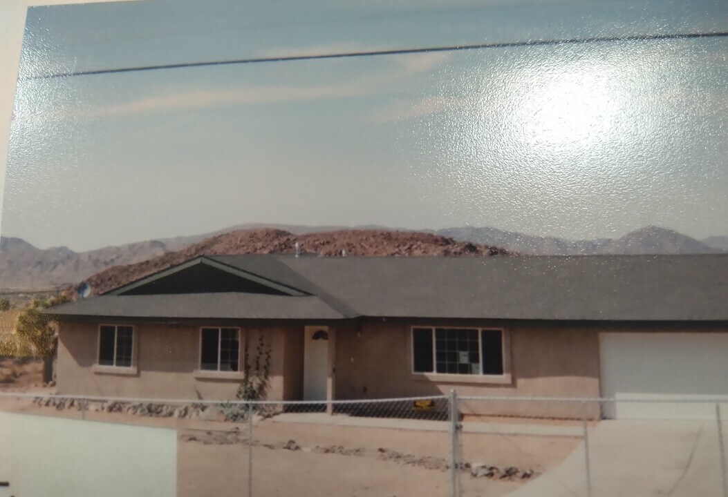 32318 Emerald Rd in Lucerne Valley, CA - Building Photo