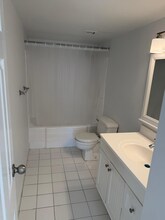 13499 Biscayne Blvd in North Miami, FL - Foto de edificio - Building Photo