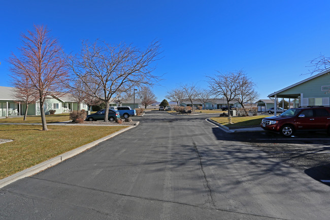 Silverado Apartments in Silver Springs, NV - Building Photo - Building Photo