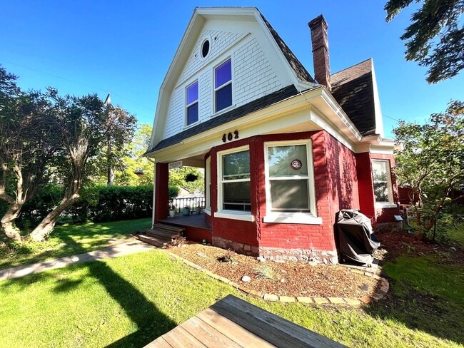 property at 402 S 6th St E