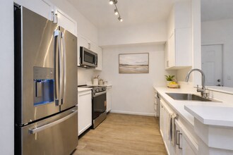 Creekside Apartments in Everett, WA - Foto de edificio - Building Photo