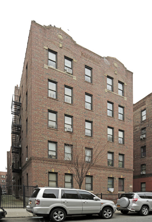 3535 94th St in Jackson Heights, NY - Building Photo