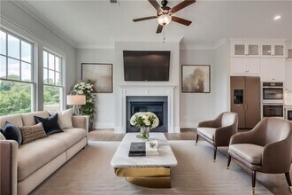 435 Maplewood Dr in Roswell, GA - Building Photo - Building Photo