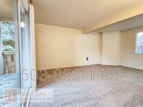10056 SW Garrett St in Portland, OR - Building Photo - Building Photo
