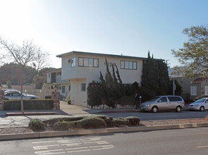 1024 Pico Blvd in Santa Monica, CA - Foto de edificio - Building Photo