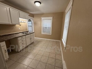 2712 N 40th St in Milwaukee, WI - Building Photo - Building Photo