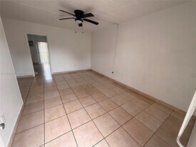 1154 W 35th St in Hialeah, FL - Building Photo