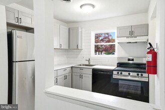 1137 Kaye Ct in Burlington, NJ - Building Photo - Building Photo