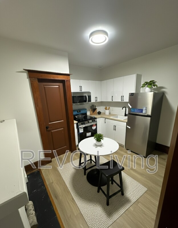 7 Centre St in St Catharines, ON - Building Photo - Building Photo