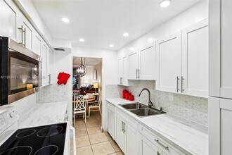 2900 NW 48th Terrace in Lauderdale Lakes, FL - Building Photo - Building Photo