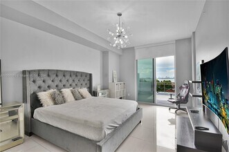 7901 Hispanola Ave in North Bay Village, FL - Foto de edificio - Building Photo