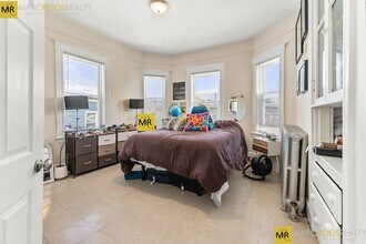 175 River St, Unit 2-2 in Cambridge, MA - Foto de edificio - Building Photo