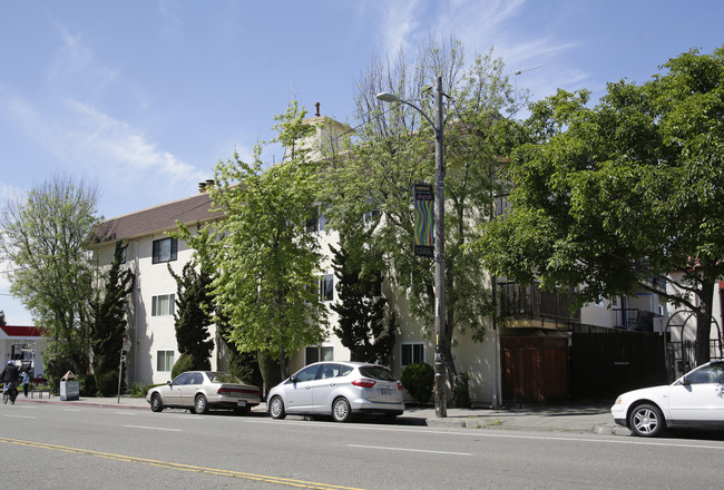 6211 Telegraph Ave in Oakland, CA - Building Photo - Building Photo