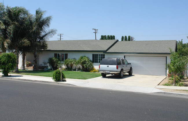 79-81 2nd St in Moorpark, CA - Foto de edificio - Building Photo