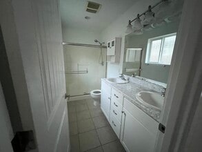 2127 Royal Saint George Dr in Florence, OR - Building Photo - Building Photo