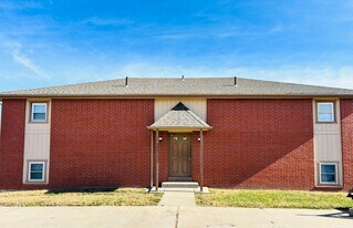 903 Windwood Dr in Junction City, KS - Building Photo