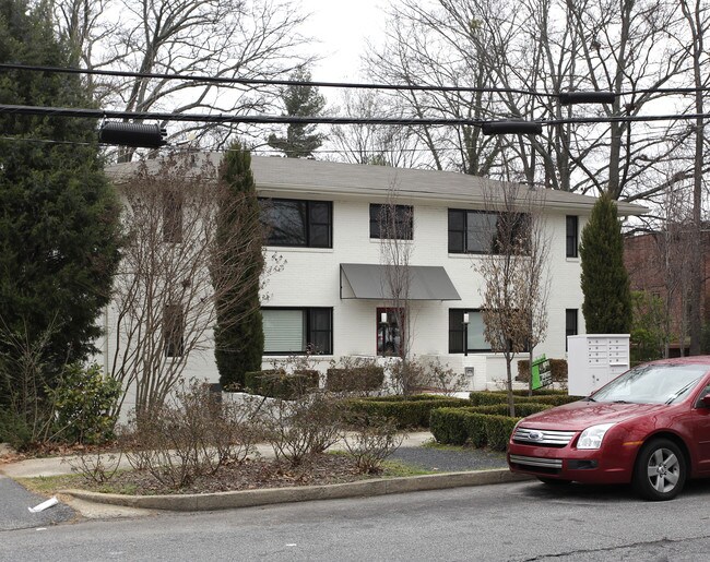 1771 Rugby Ave in College Park, GA - Foto de edificio - Building Photo