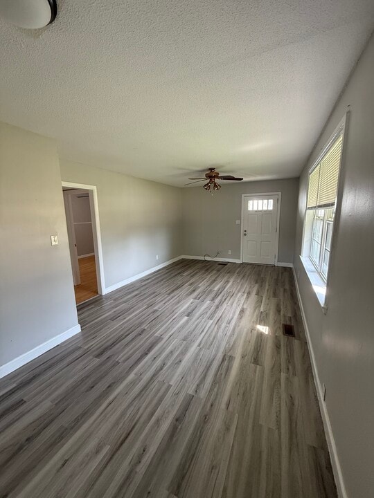 3323 Oakwood Blvd in Sheffield, AL - Building Photo