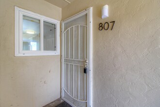 807 W 9th St in Santa Rosa, CA - Building Photo - Building Photo