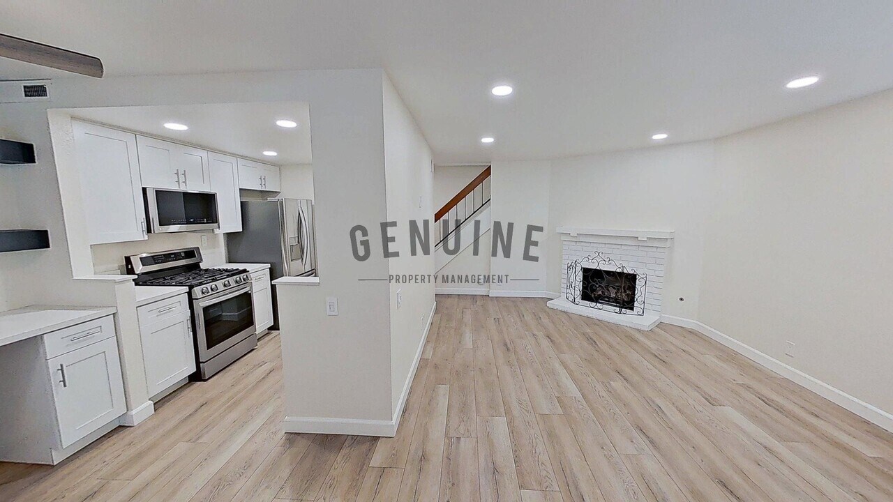 2370 S Willowbrook Ln in Anaheim, CA - Building Photo