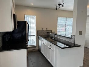 2800 Douglas Ave in Dallas, TX - Building Photo - Building Photo