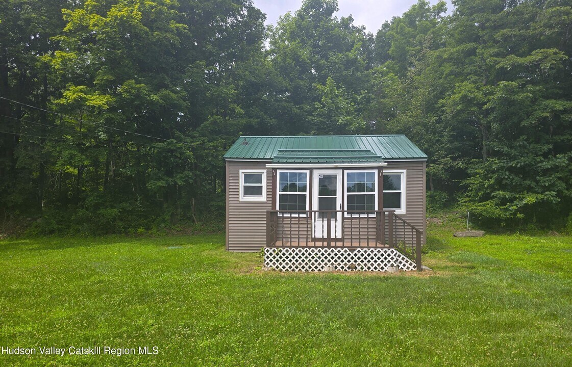 27 Wiltwyck Ln in Greenville, NY - Building Photo