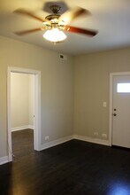 3919 N Janssen Ave, Unit 1E in Chicago, IL - Building Photo - Building Photo