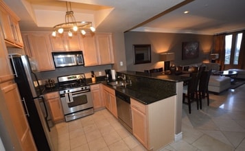 4015 Crown Point Dr in San Diego, CA - Foto de edificio - Building Photo