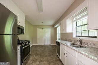 4554 Cresant Ln in Douglasville, GA - Building Photo - Building Photo