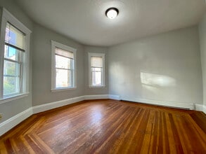 14 Belknap St, Unit 1 in Somerville, MA - Building Photo - Building Photo