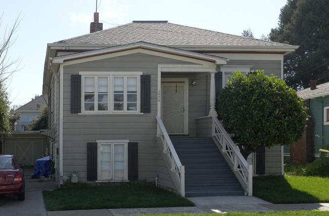 1626 Hibbard St in Alameda, CA - Foto de edificio - Building Photo