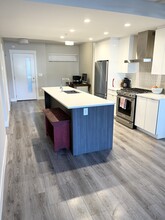 1496 Charlotte Rd in North Vancouver, BC - Building Photo - Building Photo