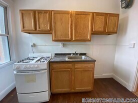 1626 Commonwealth Ave in Boston, MA - Building Photo