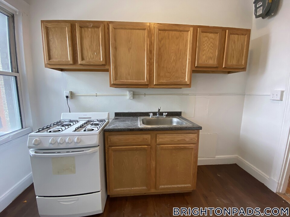 1626 Commonwealth Ave in Boston, MA - Building Photo