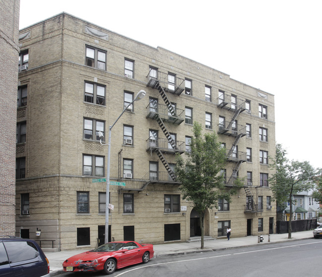 58 Marble Hill Ave in Bronx, NY - Building Photo - Building Photo