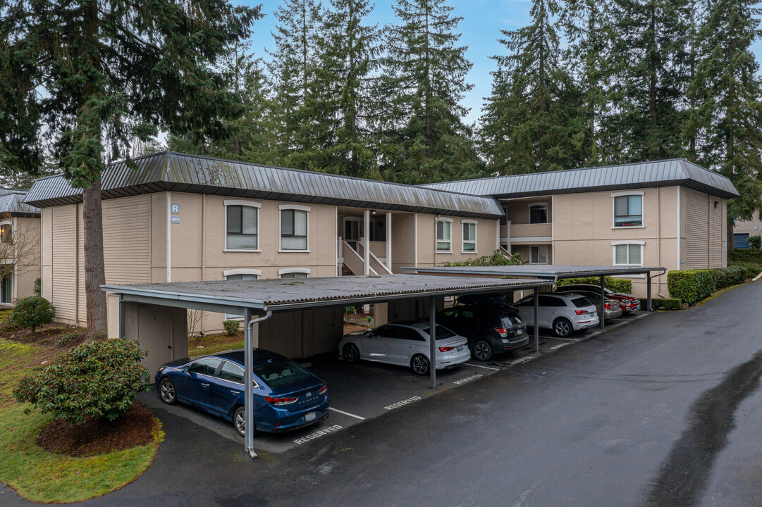 Towne Square Condominiums in Bellevue, WA - Building Photo