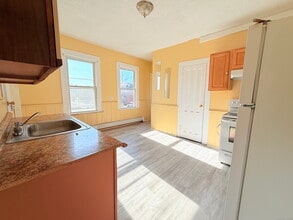 98 Glen St in New Britain, CT - Building Photo - Building Photo