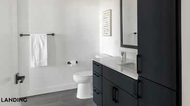 1007 S Mint St, Unit 901 in Charlotte, NC - Building Photo - Building Photo