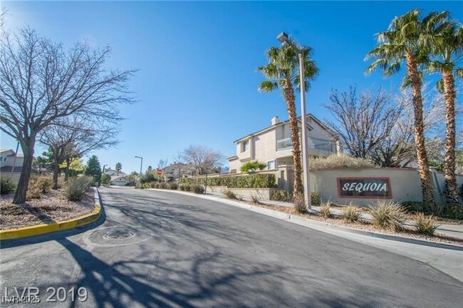 9713 Panorama Cliff Dr in Las Vegas, NV - Building Photo - Building Photo