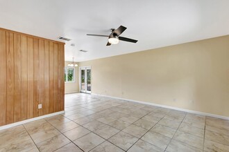 413 SW Kentwood Rd in Port St. Lucie, FL - Foto de edificio - Building Photo