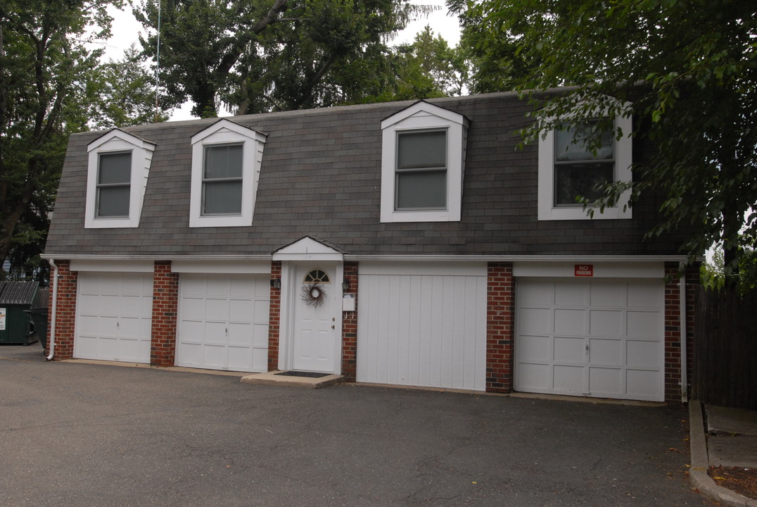 1 Carriage Way in Montclair, NJ - Building Photo